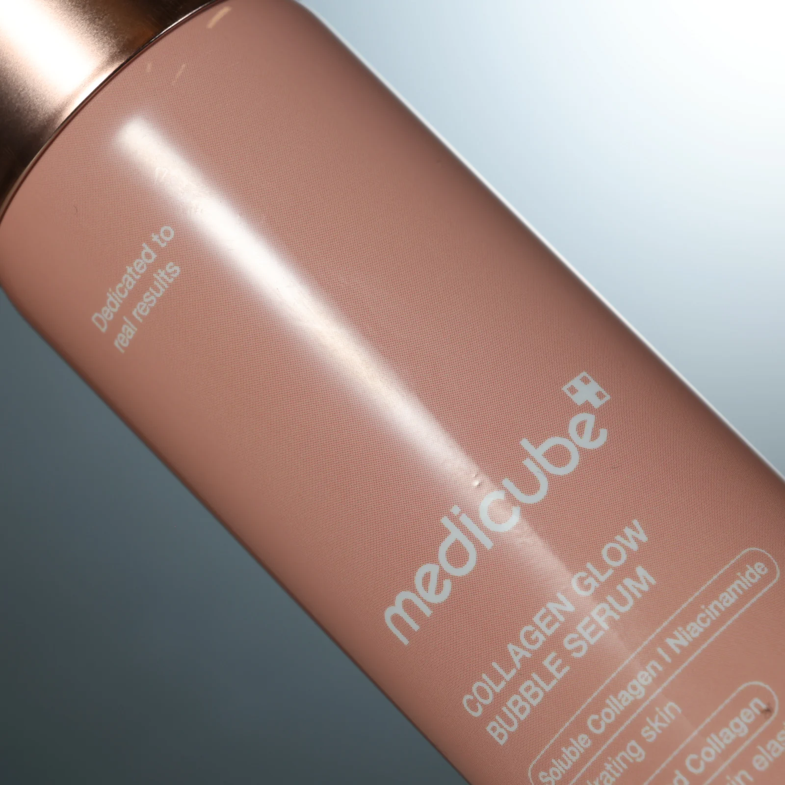 Увлажняющая пузырьковая сыворотка с коллагеном medicube Collagen Glow Bubble Serum 100 ml — изображение 2